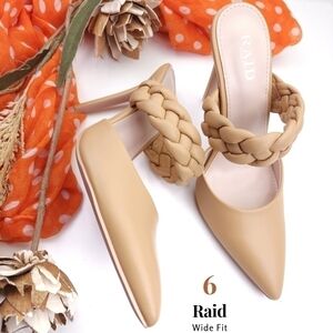 Raid Tan Wide Fit Jumbo Weave Mule Heels sz 6